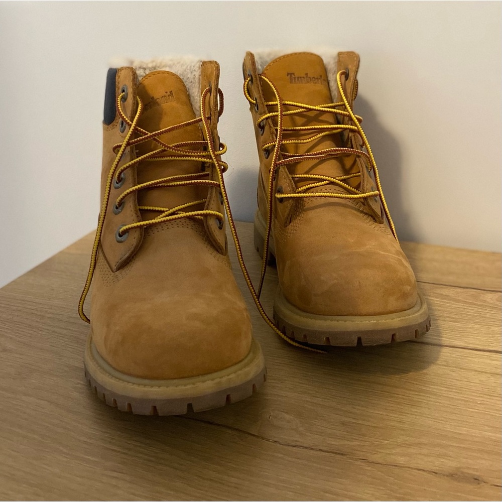 Barely worn Tan Timberlands Women’s size 7.5 US